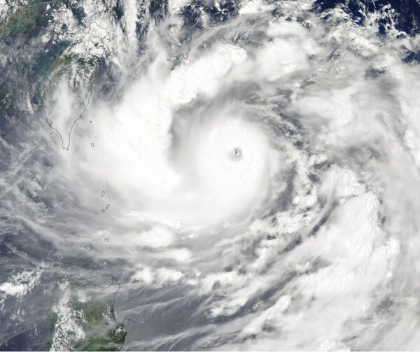 나사의 아쿠아위성이 지난 1일 촬영한 제11호 태풍 '힌남노'.
